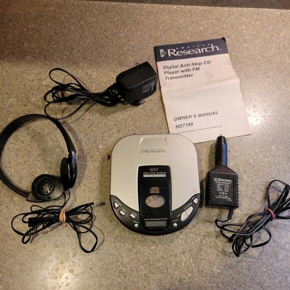Emerson Portable CD Player w/FM Transmitter Play Wireless on Car Stereo HD7188 - Picture 1 of 12
